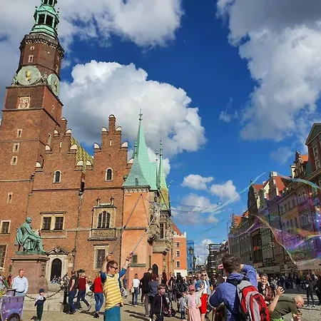 Rynek Pod Fredra Apartment *